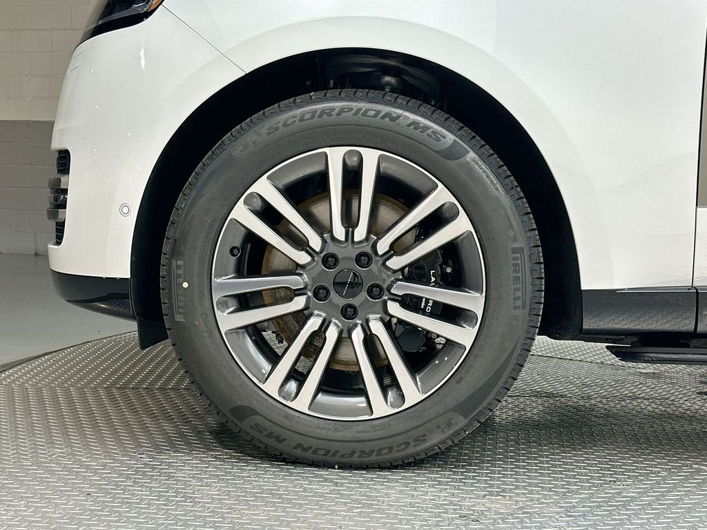 New 2026 Fuji White Land Rover SE image 17
