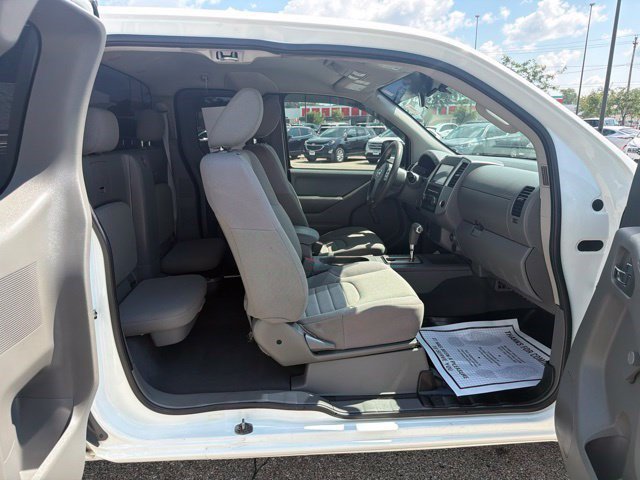 Used 2019 Glacier White Nissan S image 17