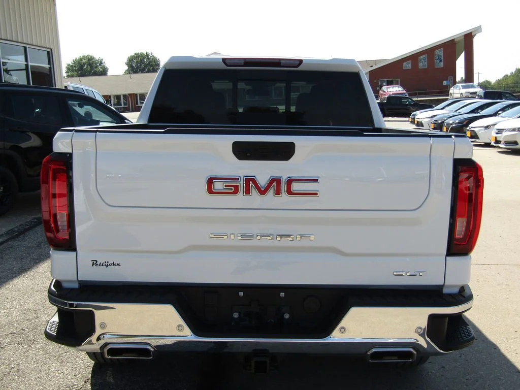 Used 2024 White GMC SLT image 4