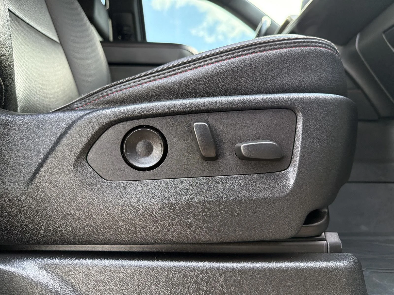 Used 2022 SUMMIT WHITE Chevrolet RST image 36
