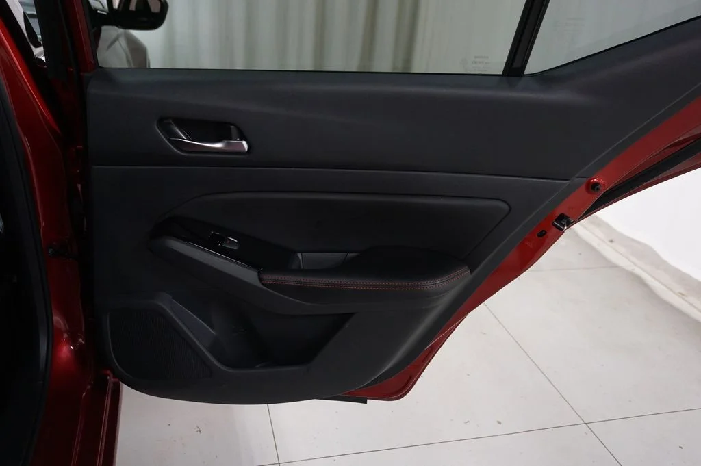 Used 2023 Red Nissan 2.5 SR image 33
