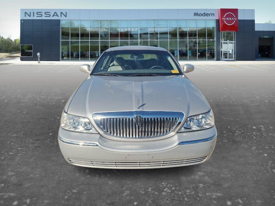 Used 2007 Lincoln Town Car Signature with VIN 1LNHM81VX7Y615646 for sale in Hickory, NC
