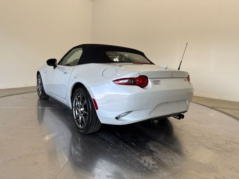 Used 2016 White Mazda Grand Touring image 5