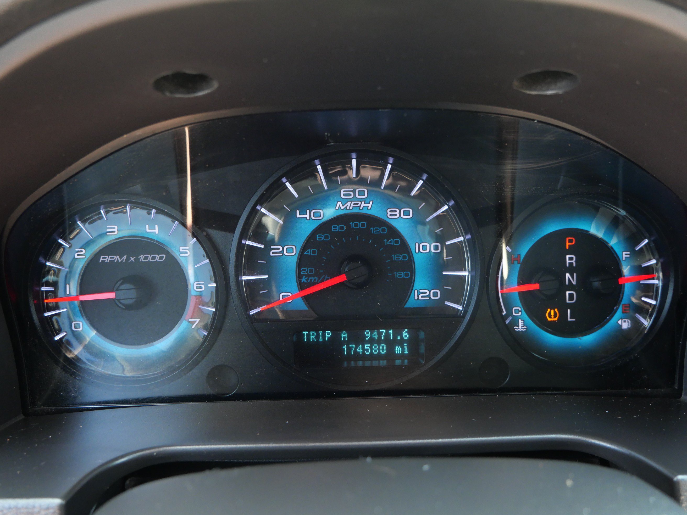 Used 2010 Gray Ford SEL image 27
