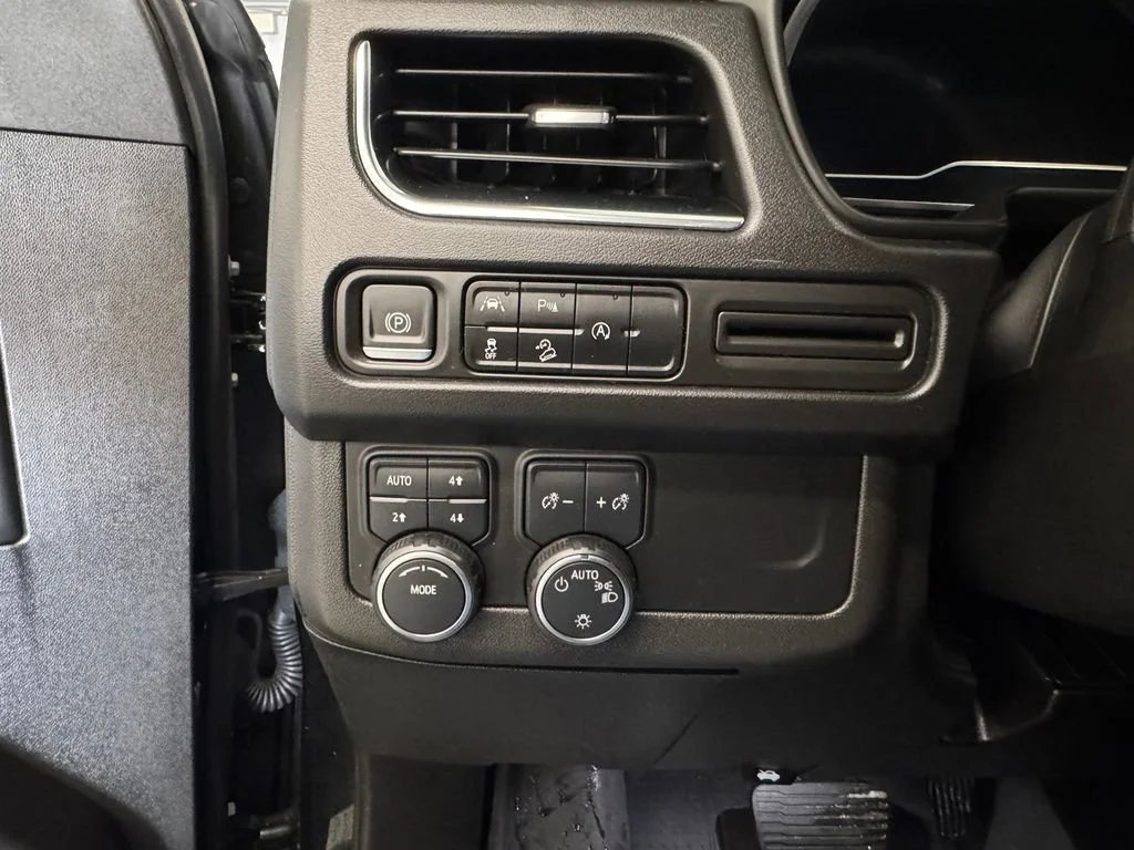 2023 Chevrolet Suburban Z71 - Photo 37