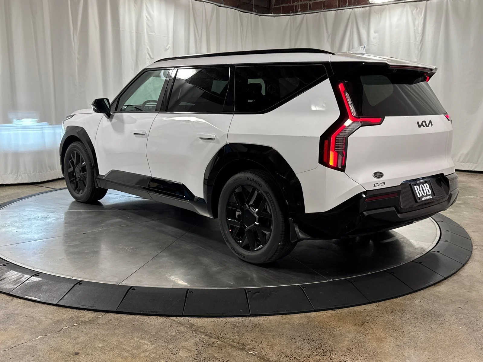 New 2026 Glacial White Pearl Kia Land image 11