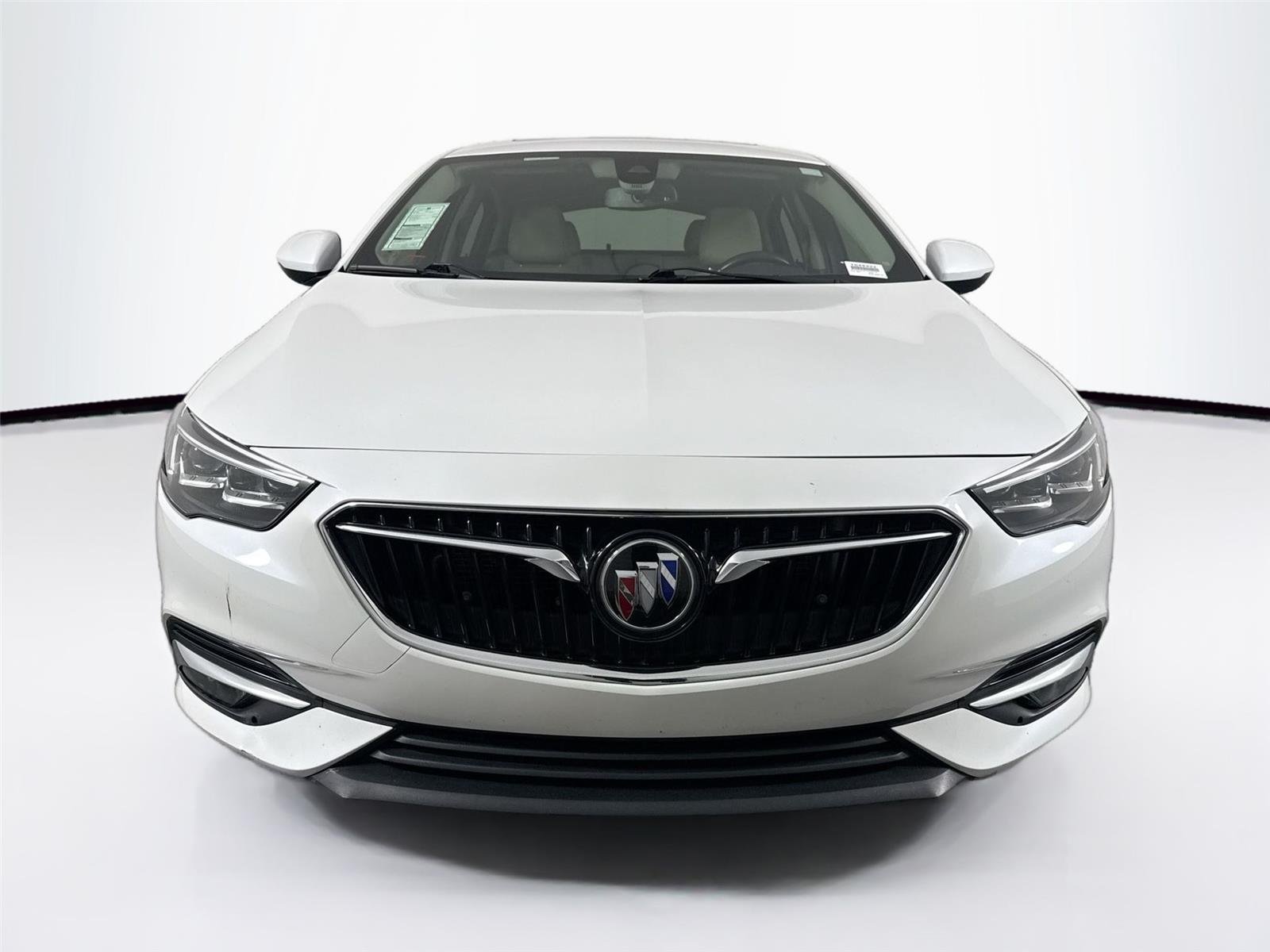 Used 2018 White Frost Tricoat Buick Essence image 10