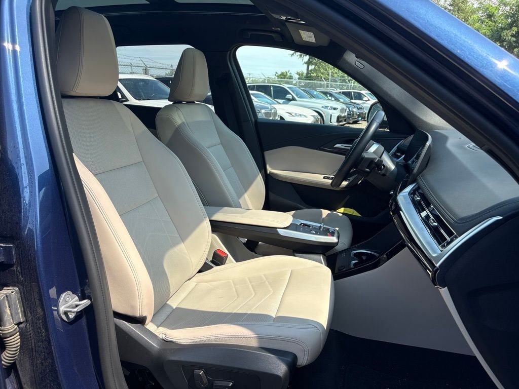 Used 2023 Blue BMW xDrive28i image 17
