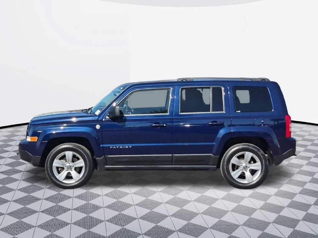 Used 2012 True Blue Pearlcoat Jeep Latitude image 3