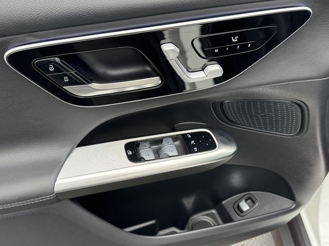 New 2026 Polar White Mercedes-Benz GLC 300 image 8
