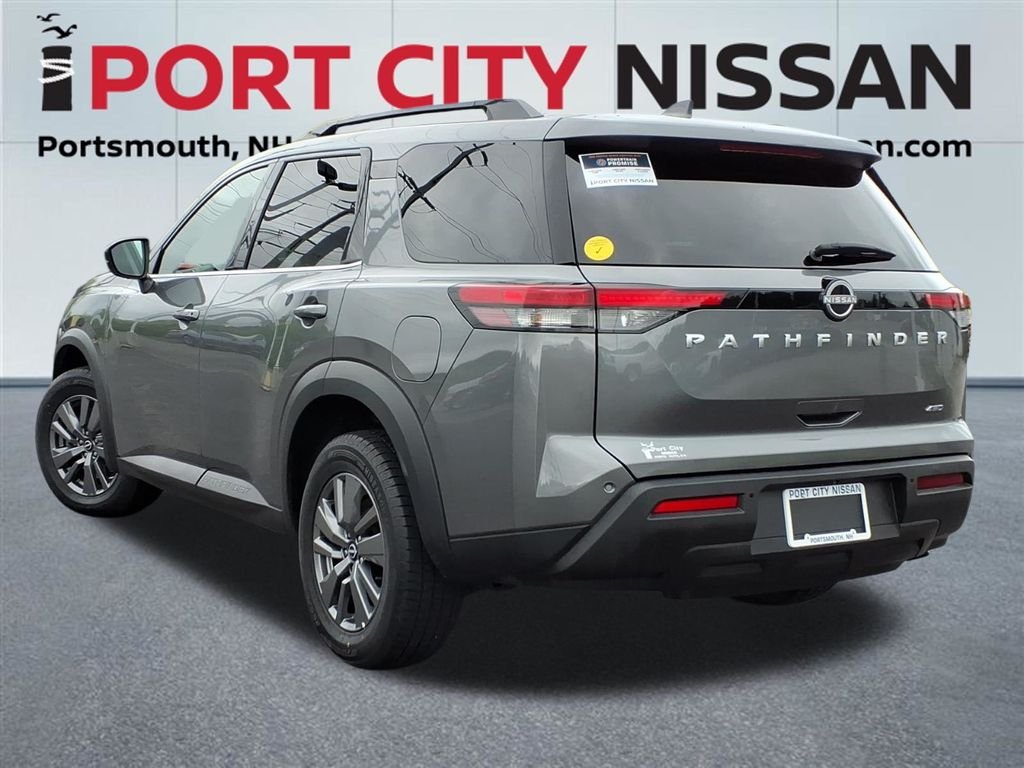 Used 2025 Gun Metallic Nissan SV v6 w/3rd row seating & remote start image 34