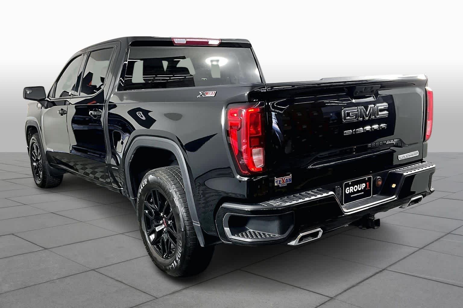 Used 2024 Onyx Black GMC Elevation image 12