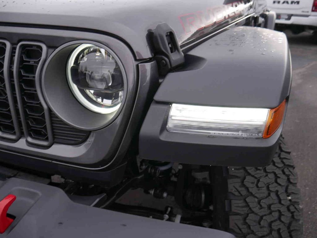 New 2026 Granite Crystal Metallic Clearcoat Jeep Rubicon image 31