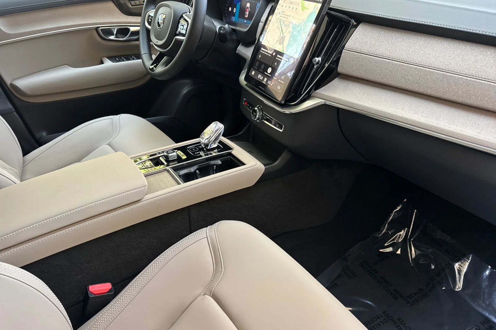 New 2026 Onyx Black Volvo T8 Plus 7-Seater image 19