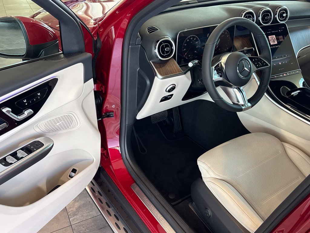 New 2027 MANUFAKTUR Patagonia Red Metallic Mercedes-Benz GLC 300 image 9