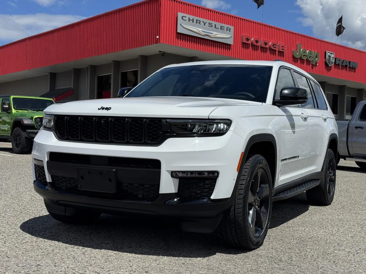 Used 2024 White Jeep Limited image 1