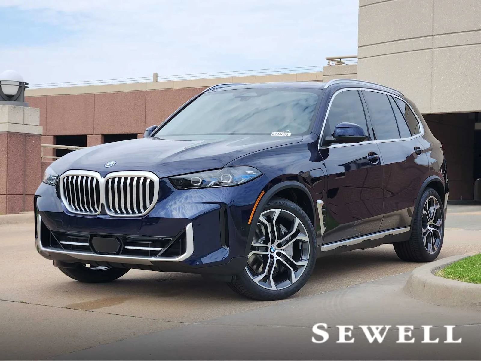 2026 BMW X5 xDrive50e's photo