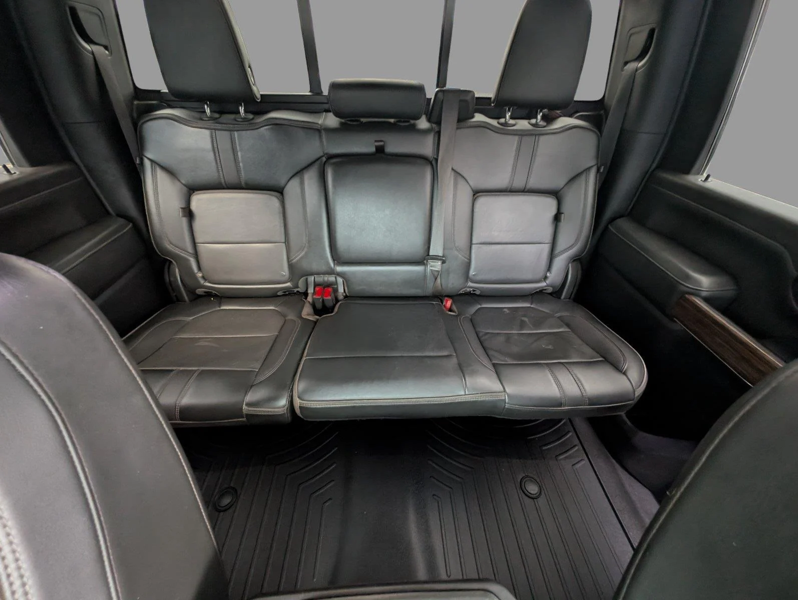 Used 2022 Mosaic Black Metallic Chevrolet High Country image 38