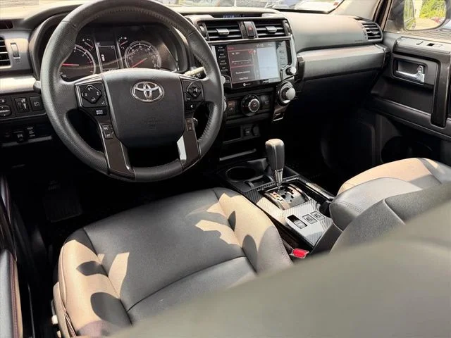 Used 2021 Blue Toyota Venture image 8