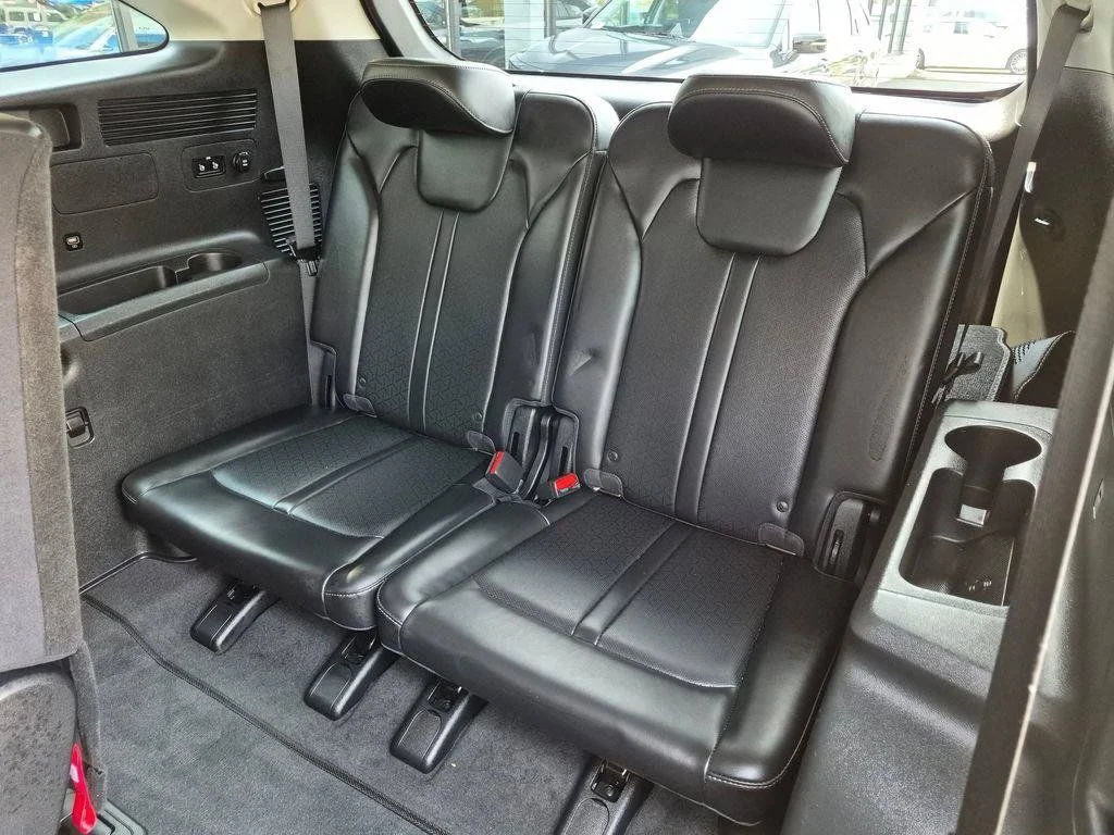 Used 2023 Black Kia X-Line S image 24
