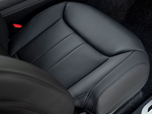 New 2026 Santorini Black Land Rover SE image 35