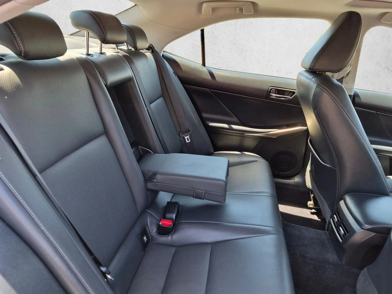 Used 2014 Obsidian Lexus  image 19