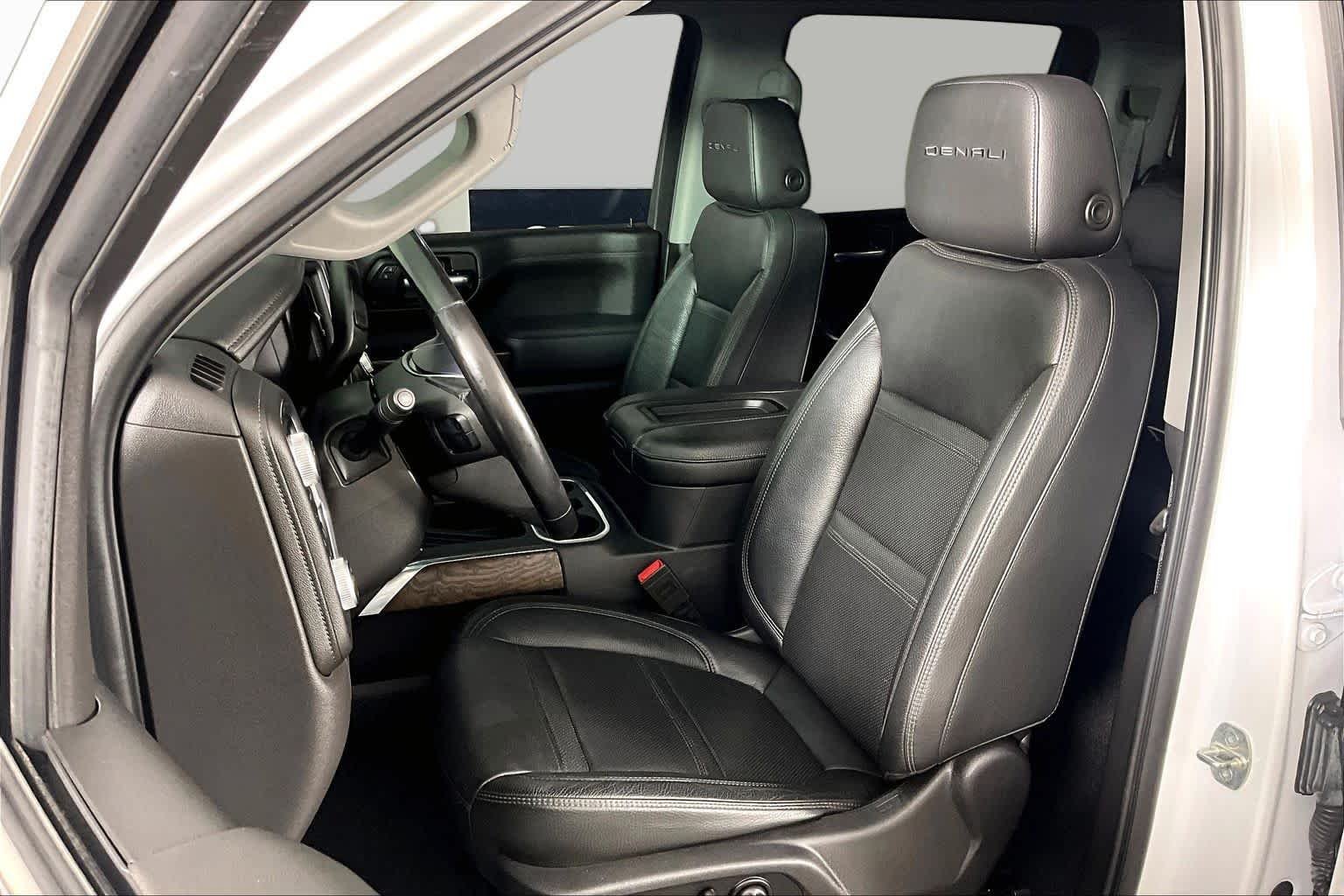 Used 2020 White Frost Tricoat GMC Denali image 5