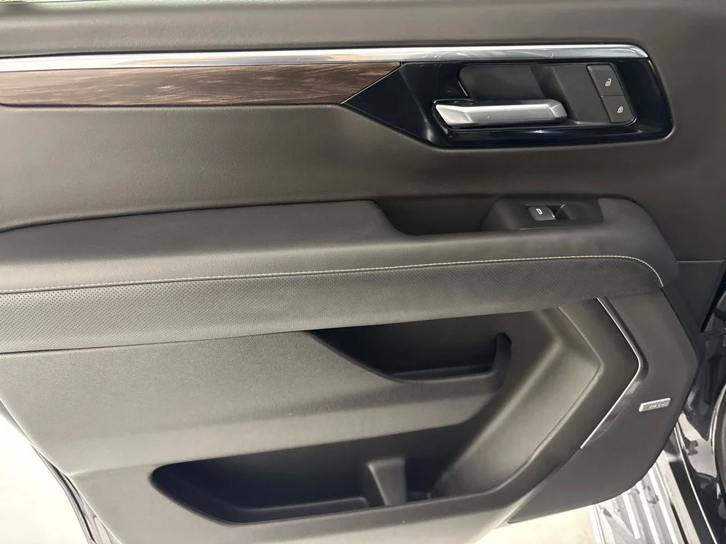 Used 2025 Gray Chevrolet Premier image 28
