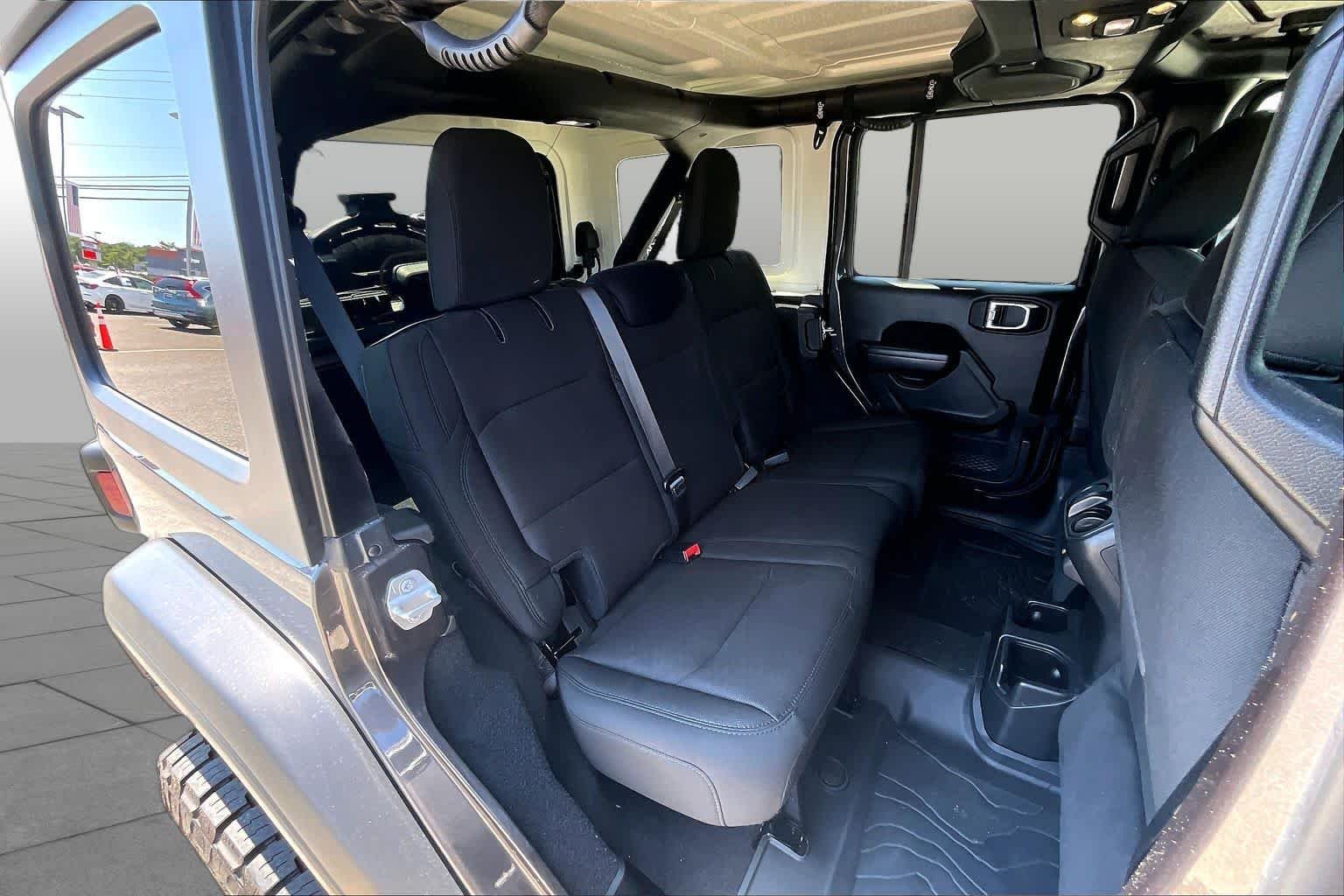 Used 2020 Granite Crystal Metallic Clearcoat Jeep Sport S image 19