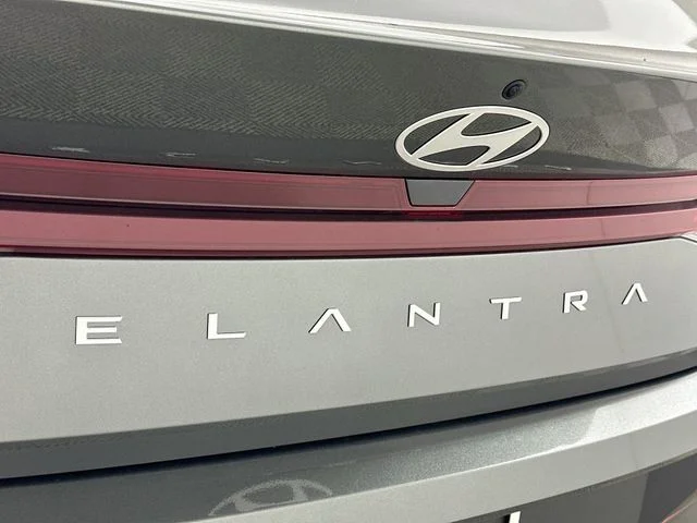 New 2026 Hyundai ELANTRA SE