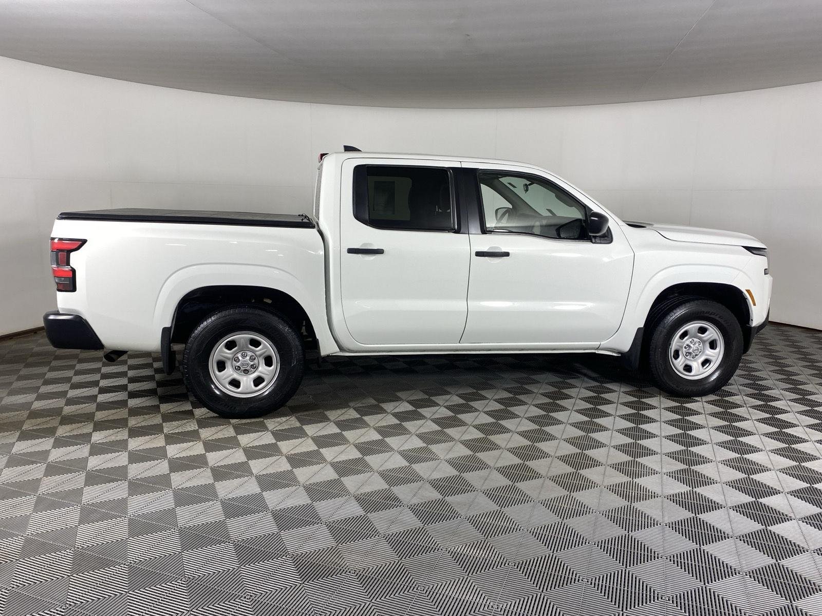 Used 2022 Glacier White Nissan S image 8