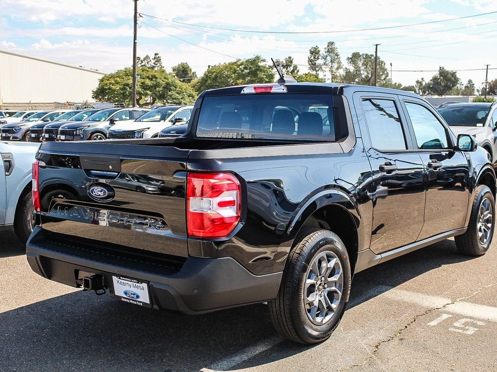 New 2025 Shadow Black Ford XLT image 8
