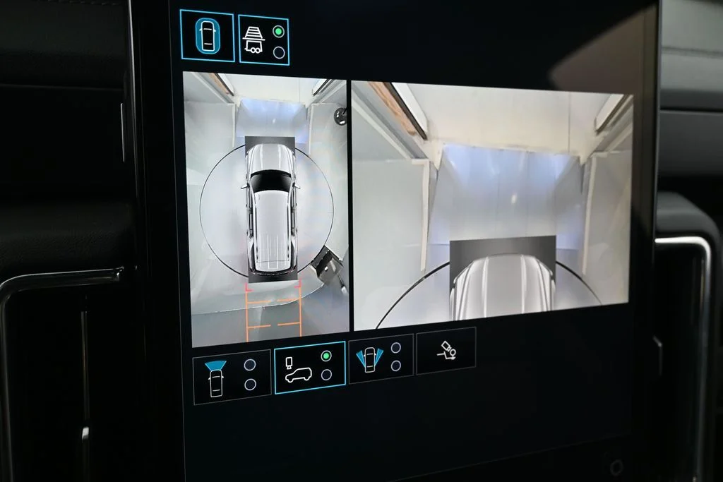 2025 GMC Yukon Denali - Photo 18