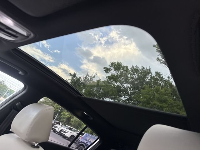 Used 2020 White Kia SX image 31