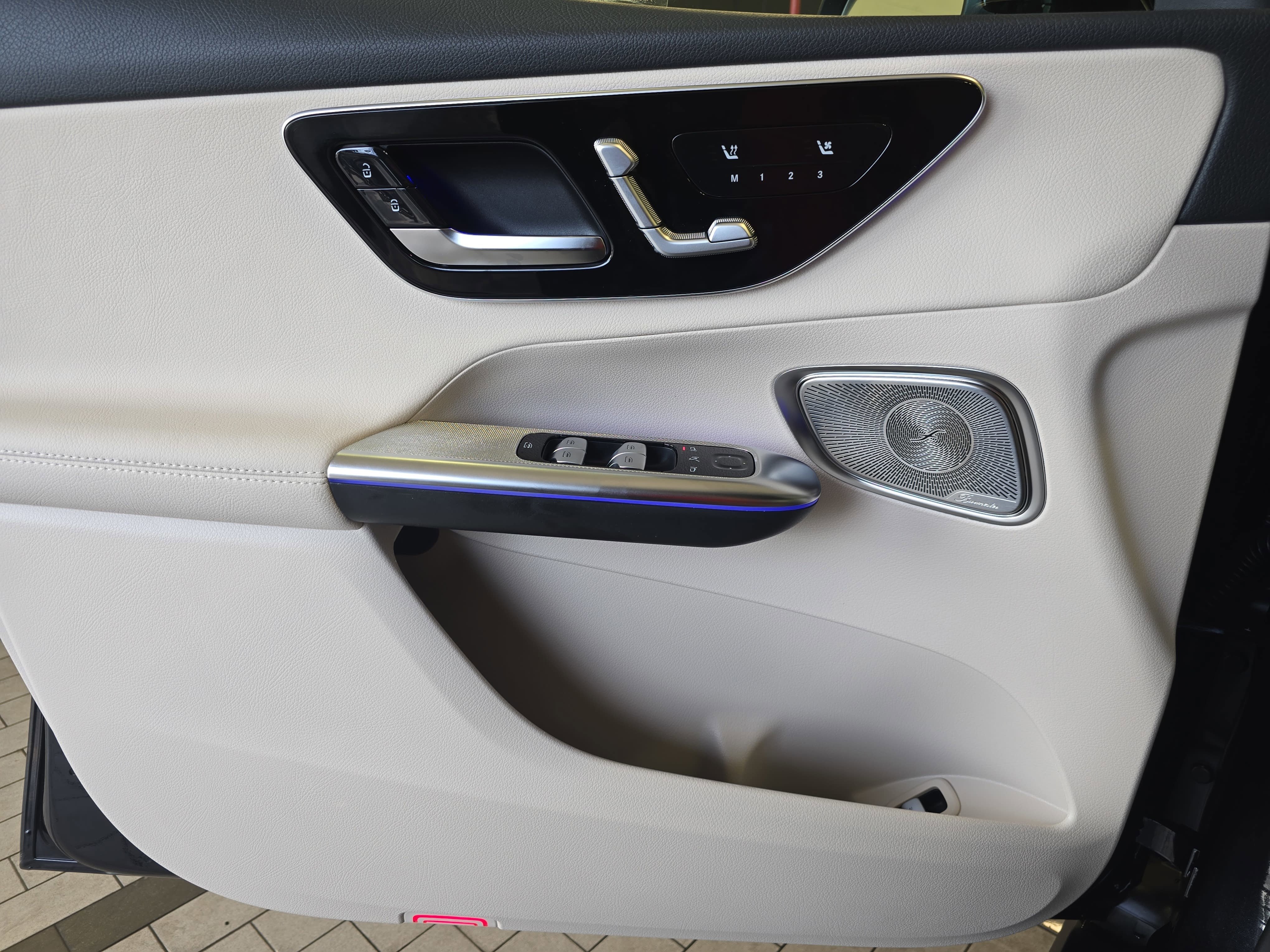 New 2026 Obsidian Black Metallic Mercedes-Benz GLC300 image 28