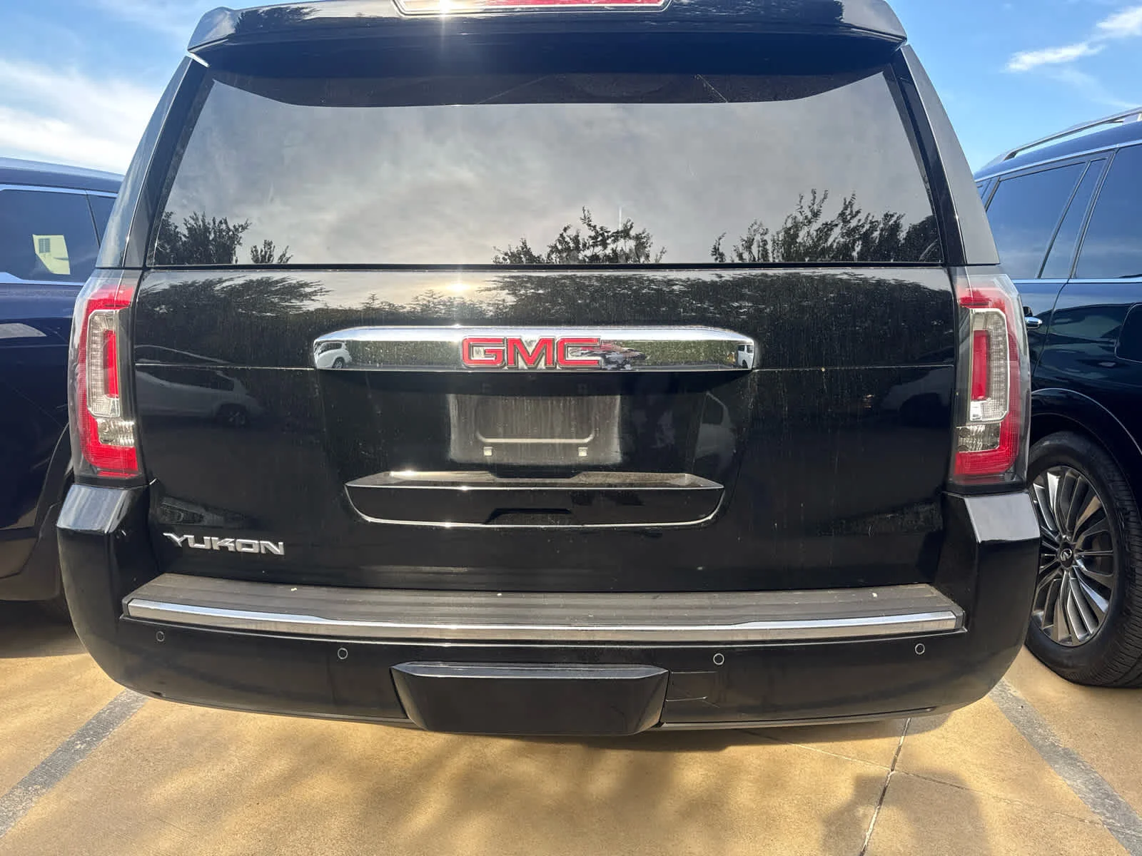 Used 2018 Onyx Black GMC Denali image 6