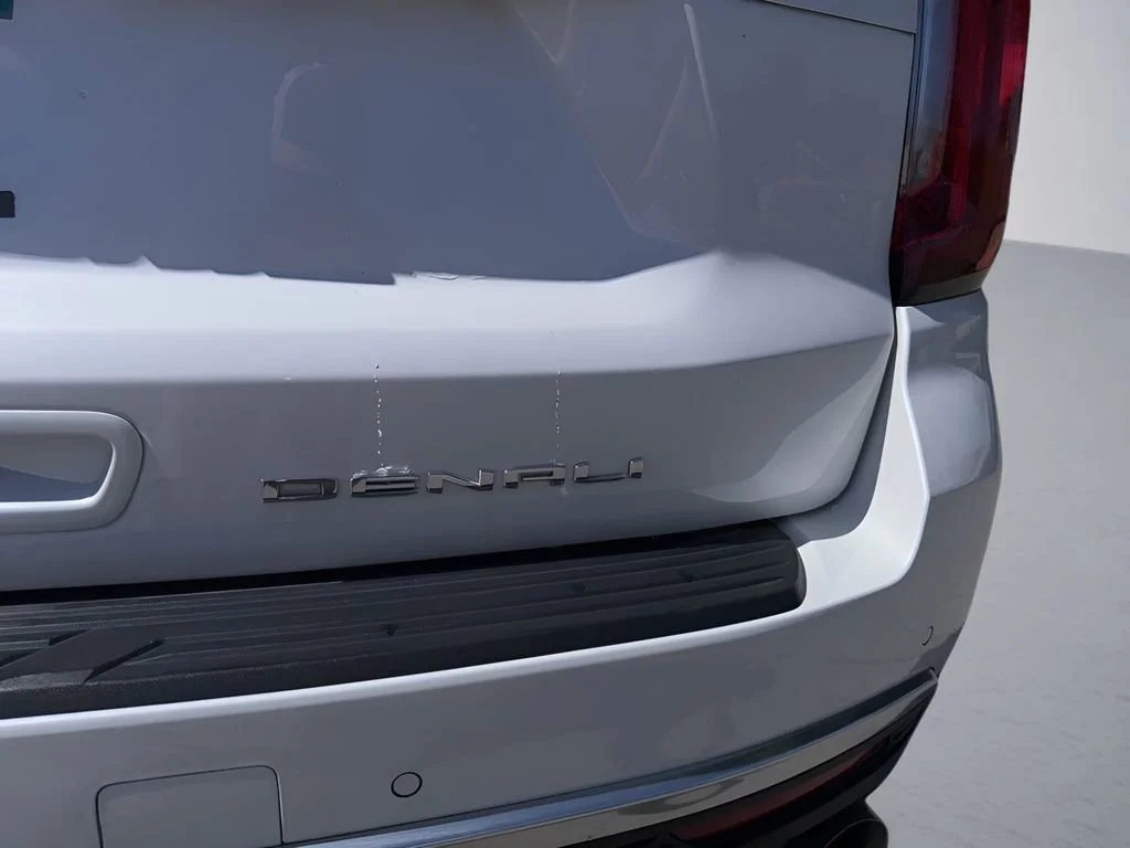 Used 2023 White Frost Tricoat GMC Denali image 33