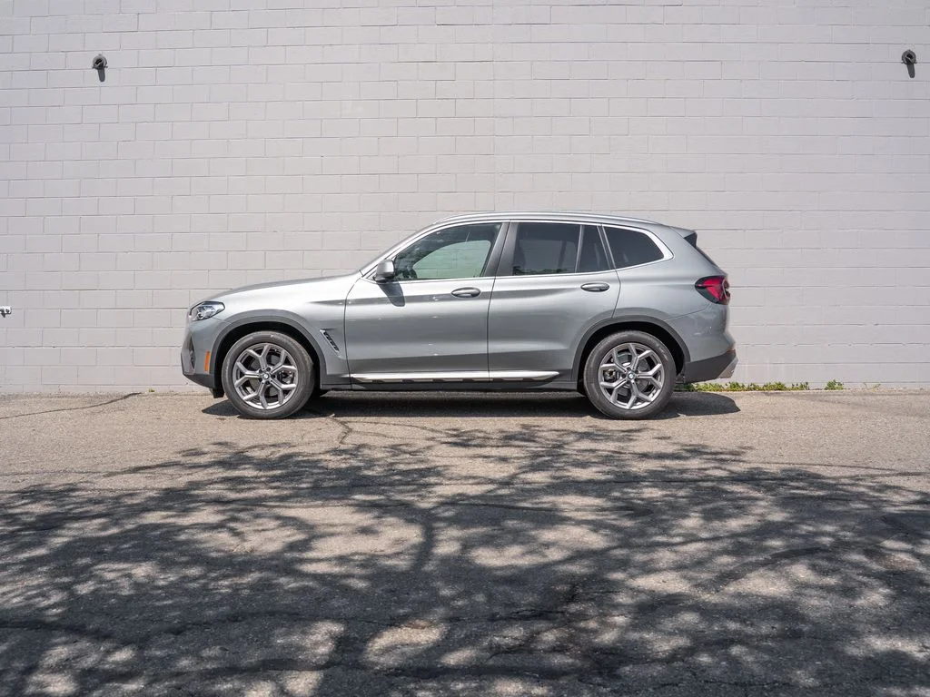 Used 2024 Gray Metallic BMW xDrive30i image 2