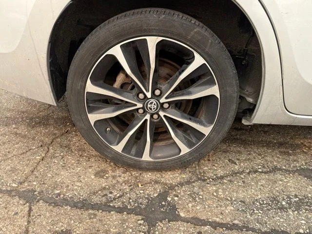 Used 2019 Silver Toyota SE image 14