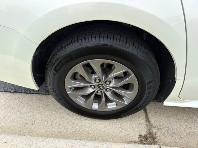 Used 2021 White Toyota XLE image 12
