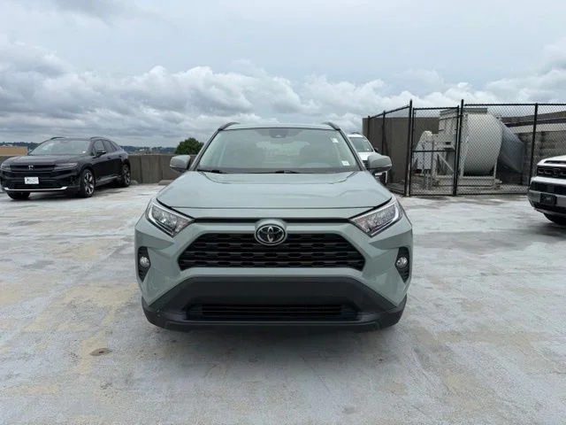 Used 2021  Toyota XLE image 2