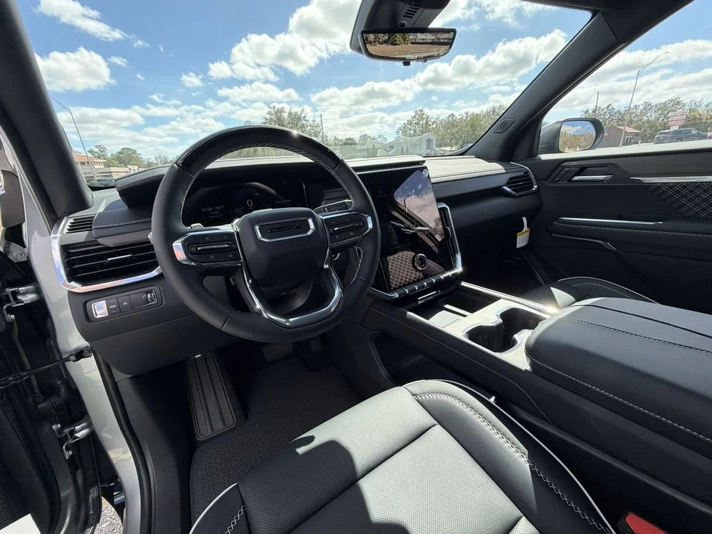 2026 GMC Acadia Denali - Photo 16