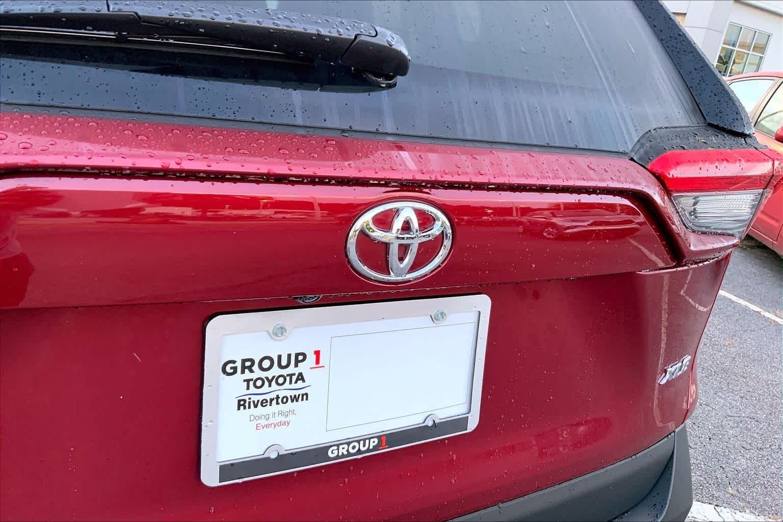 Certified Used 2025 Ruby Flare Pearl Toyota XLE image 10