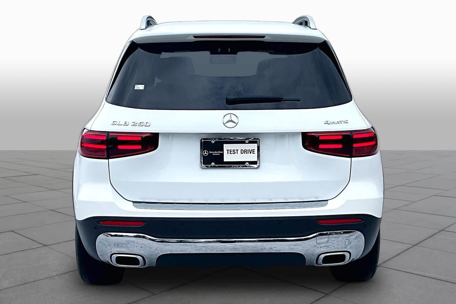 Certified Used 2025 Polar White Mercedes-Benz GLB 250 image 5