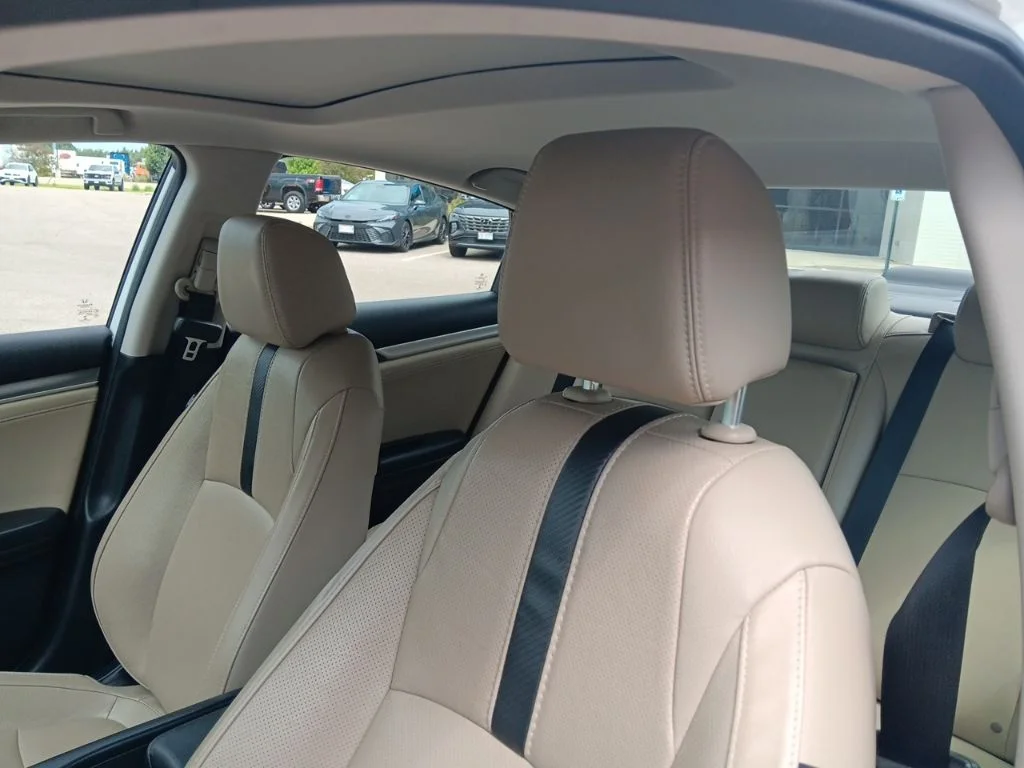 Used 2017 White Honda Touring image 14