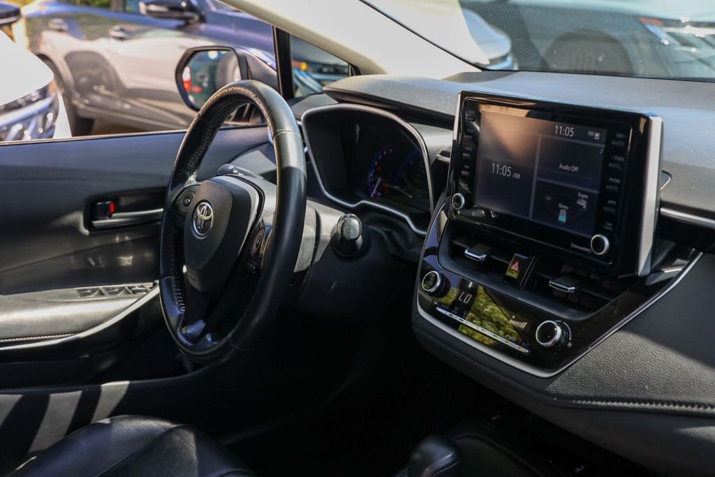 Used 2022  Toyota LE image 19