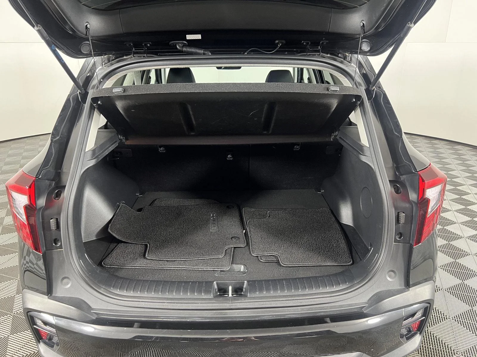 Used 2024 Fusion Black Kia SX image 8