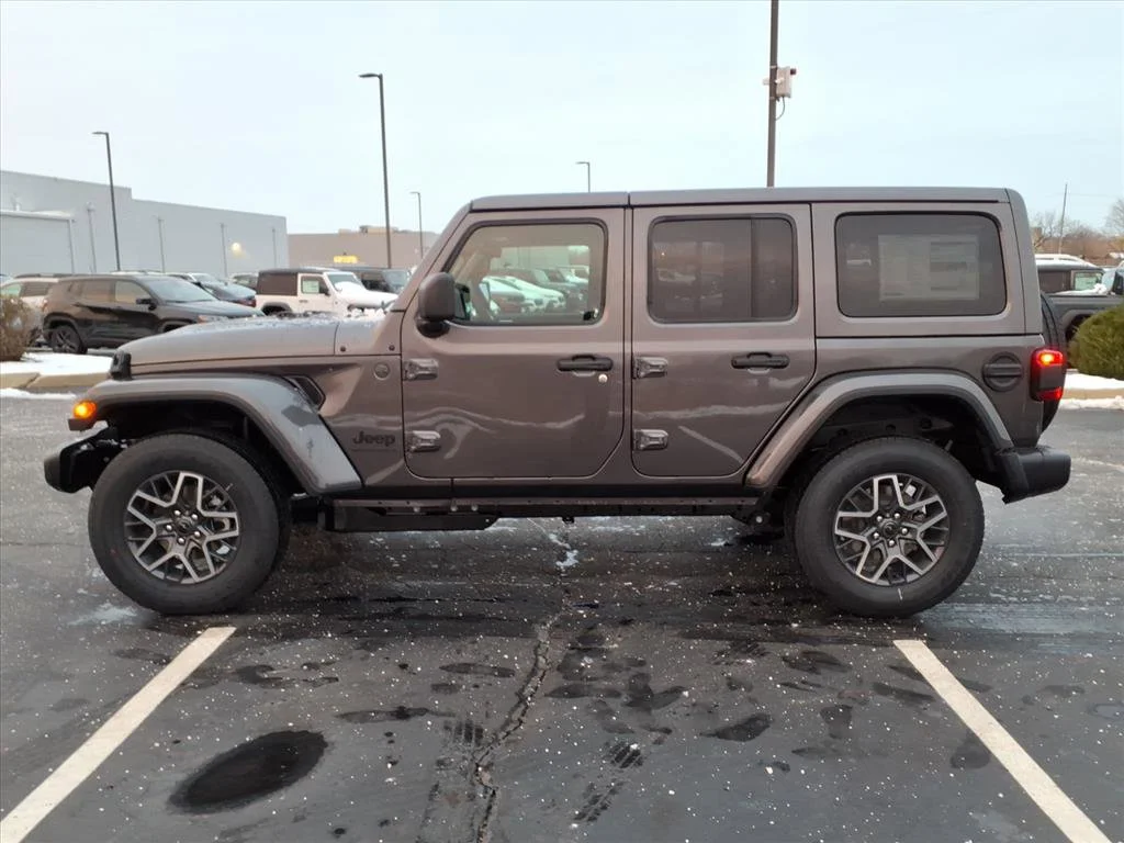 New 2026 Granite Crystal Metallic Clear-Coat Exterior Paint Jeep Sahara image 3