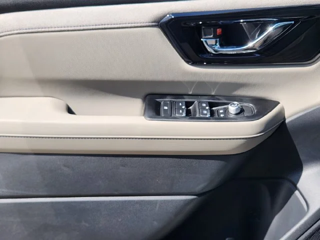 New 2026 CRYSTAL WHITE PEARL Subaru Limited Hybrid image 19