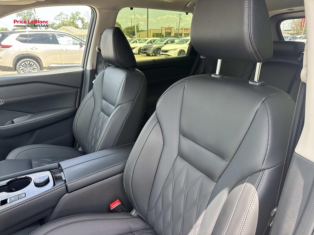 New 2026 Everest White Pearl TriCoat / Super Black Two-tone Nissan Platinum image 11
